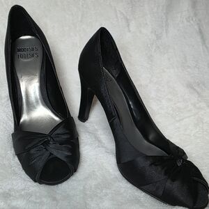 Posh Black Satin Leather Sole Peep-Toe Heels Size 9.